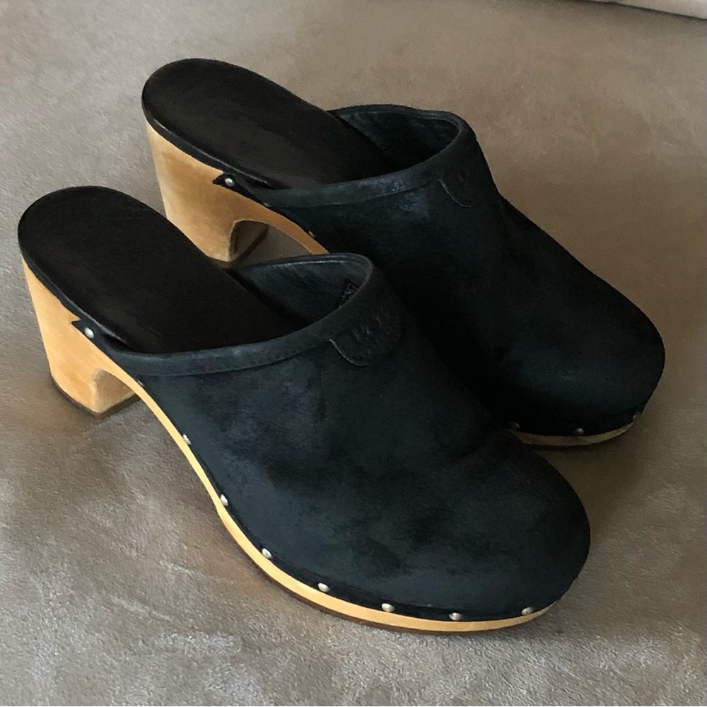 UGG Abbie Black Leather Clogs Studded Wooden Heels Size 8